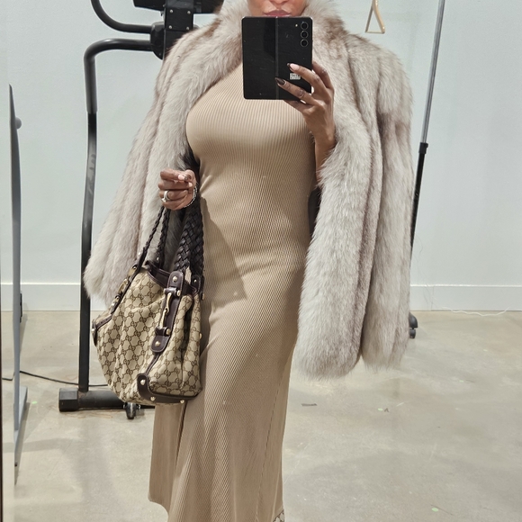 COPY - SAGA Fox M - Gorgeous! - Picture 4 of 17